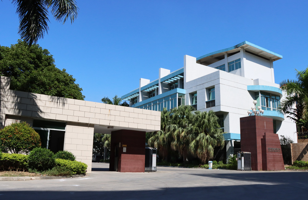 廠(chǎng)區(qū)大門(mén)